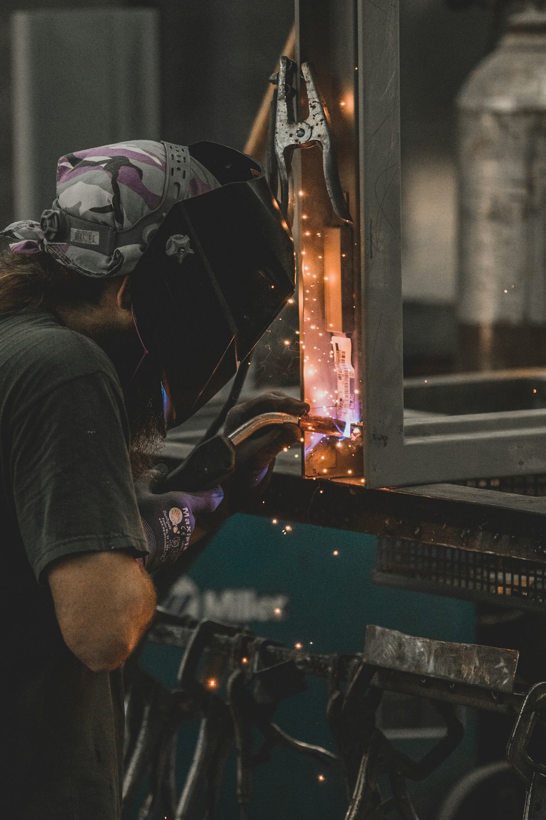 spawanie mig-mag person-fixing-machine-gu8wvoj0rsa